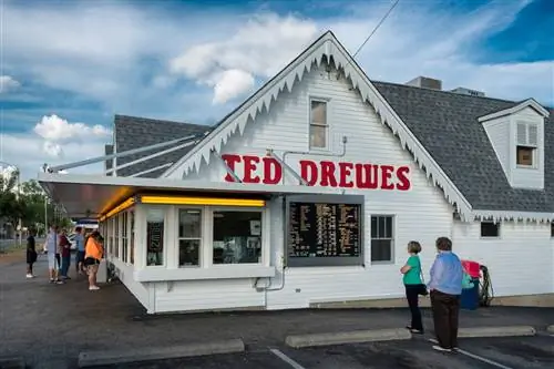 Ted Drewes - самое известное место в Сент-Луисе, где можно приобрести замороженный заварной крем и «бетон».