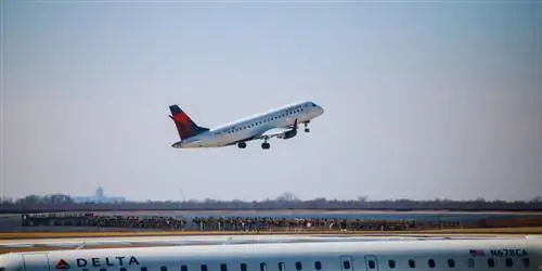 Delta отказывается от всех изменений рейсов в выходные дни 4 июля, включая разницу в тарифах
