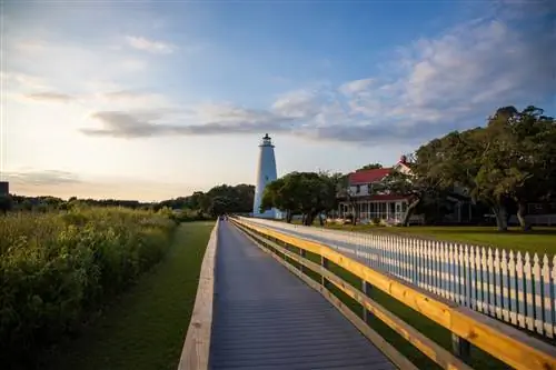Маяк Окракок - второй по возрасту действующий маяк в стране.