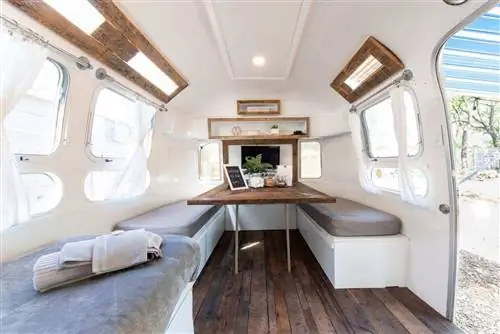 Grace Airstream - лишь один из 10 объектов Airbnb, которые вы можете арендовать в отеле Progress Park в Луисвилле.