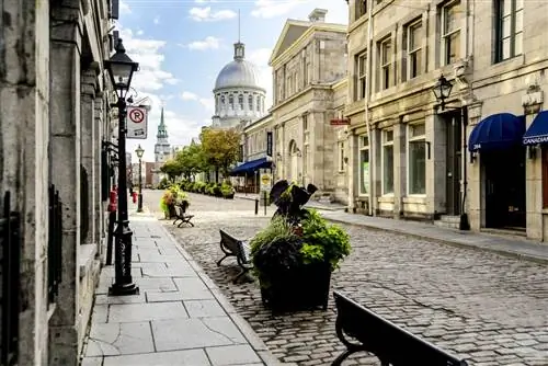 Старый Монреаль - это маленький кусочек Европы, который можно найти по эту сторону Атлантики.