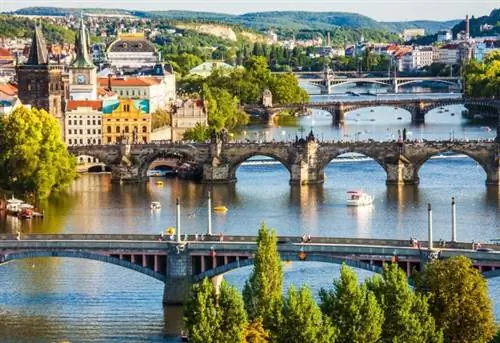 Чехия, Прага, Прага. Вид на Прагу и мосты через реку Влтаву в Чехии.