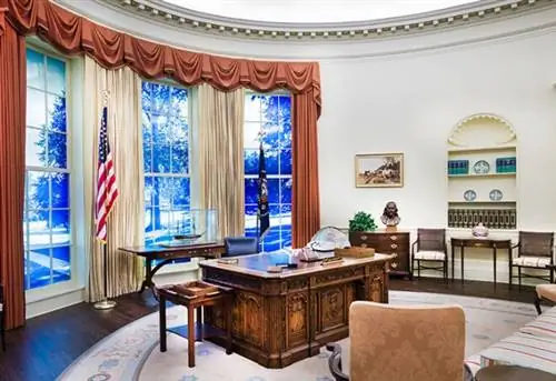 США, Джорджия, Атланта, Президентский центр Картера, библиотека и музей бывшего президента Джимми Картера, копия Овального кабинета эпохи Картера в Белом доме.