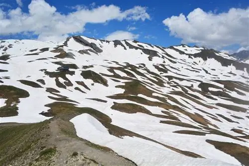Мы планировали разбить лагерь во время нашего похода, но без друга или палатки я воспользовался многочисленными убежищами на тропе.