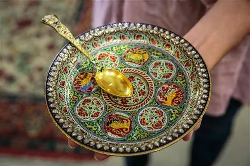 Высококлассная клиентура часто посещает Gem Palace из-за его красивых изделий.