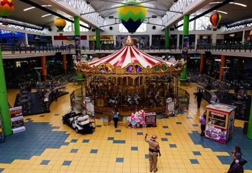 Олбрук Молл