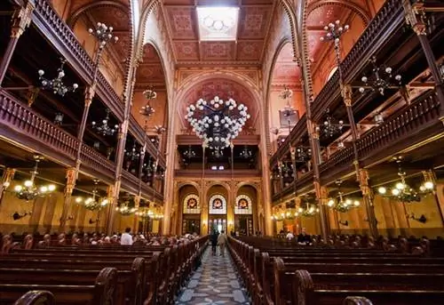 Интерьер большой синагоги на улице Дохань, Будапешт, Венгрия