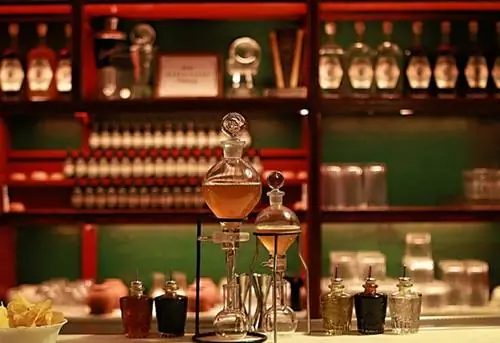 Бар Dr. Stravinsky, Амстердам