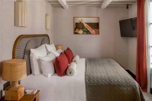 Отель Sookie наполнен старинными сокровищами.