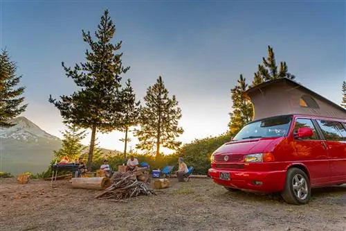 Компания Road Trip Oregon предлагает в аренду кемперы Volkswagen Eurovan и Land Rover.