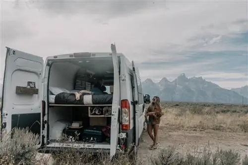 Аренда Native Campervans бывает трех размеров, что позволяет перевозить до четырех пассажиров в OG.