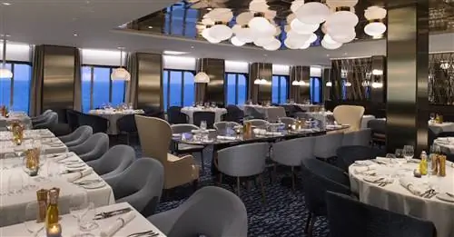 Ресторан Cyprus - Палуба 4 в кормовой части по правому борту Celebrity EDGE - Celebrity Cruises