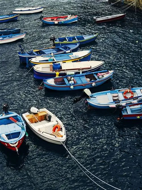 Рыбацкие лодки в гавани Сциллы.