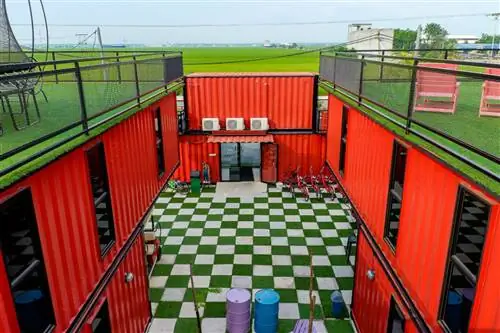 Гости отеля Farm Ville Café and Homestay могут взять напрокат велосипеды и отправиться на прогулку по окрестным рисовым полям.