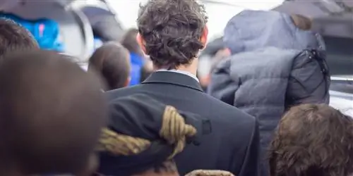 Ты высокий? Вот 7 советов, как сделать авиаперелет более комфортным