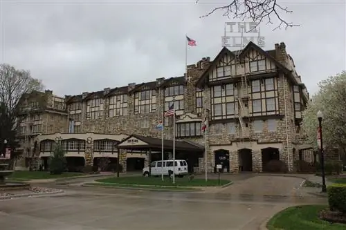 Elms Hotel and Spa дважды за свою историю горел.
