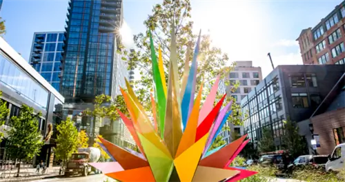 Художественная сцена Бостона выходит на улицы