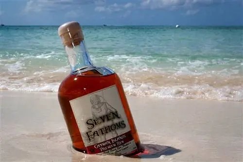 Cayman Spirits Co. использует движение океанских волн, чтобы взбалтывать и состаривать свой ром.