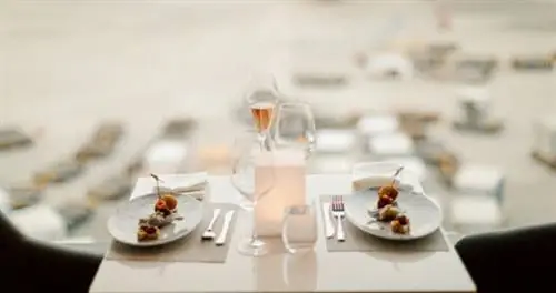 Ужин по меню в ресторане Air Canada Signature Suite Ужин по меню в ресторане Air Canada Signature Suite
