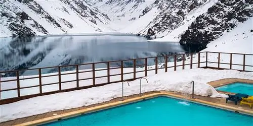 Открытые бассейны с подогревом и исключительными видами, где вы захотите понежиться зимой
