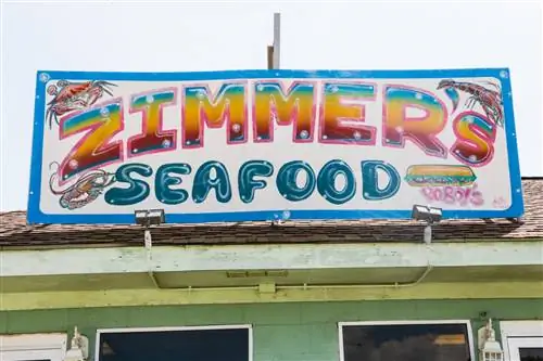 Возьмите пакет фурункулов на вынос в магазине Zimmer’s в Джентилли, и вы сможете побаловать себя грязевыми жуками где угодно.