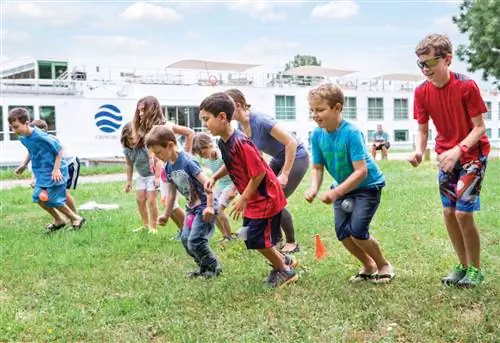 В семейных круизах Uniworld дети делятся на две категории: юниорские круизеры (от 4 до 12 лет) и подростковые круизеры (возраст 13-17 лет), для каждой из которых предусмотрены соответствующие мероприятия.