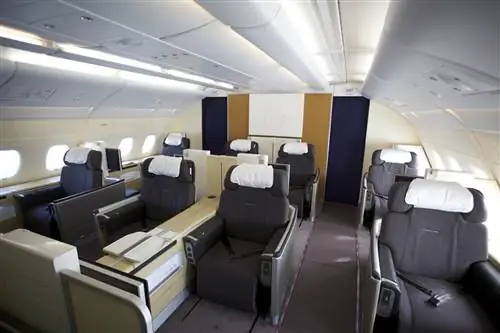 Просторные кресла первого класса Lufthansa
