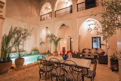 В Maison Dana Marrakech есть пять спален и бассейн во внутреннем дворе.