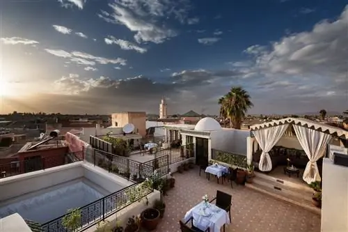 Просторный Riad Star когда-то был домом Жозефины Бейкер; на его террасе на крыше есть три отдельные зоны отдыха.