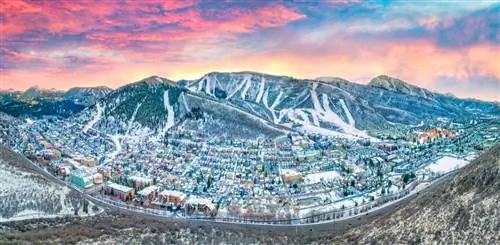 Парк-Сити, Юта, США Вид на город с высоты птичьего полета