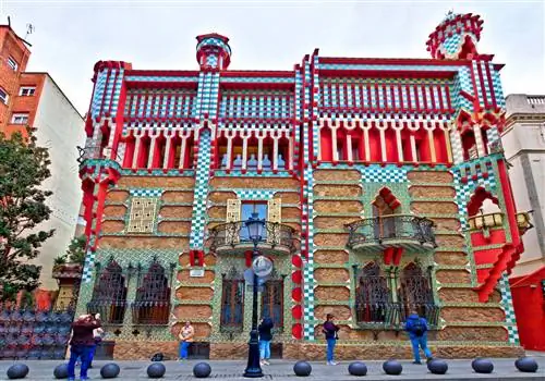 Внешний вид очень красочного Casa Vicens в Барселоне