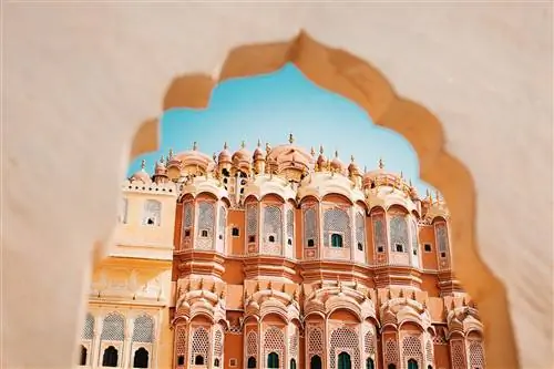 Рассмотрите Джайпур для весны в полном цвете.
