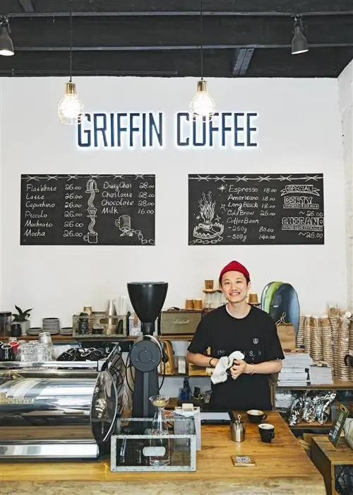 В Griffin Coffee в Цзинъане Чжэн рекомендует Caffè Americano.
