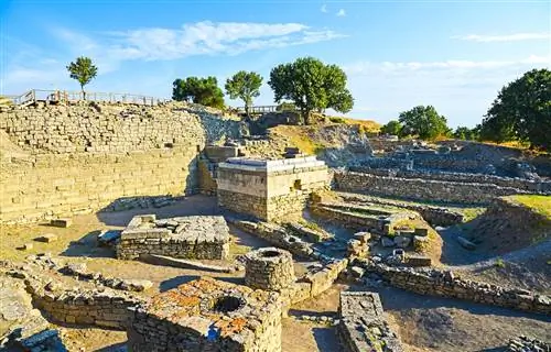 Археолог использовал «Илиаду» Гомера, чтобы найти Трою в 1870 году.