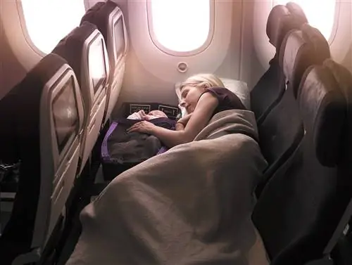 Air New Zealand представила свою конфигурацию «Skycouch» в экономическом классе, которую сейчас копируют такие авиакомпании, как Joon.