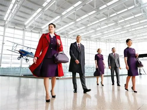 Delta Air Lines включает логотип компании «Passport Plum» в свою униформу Zac Posen в качестве расширения своего бренда. Delta Air Lines включает логотип компании «Passport Plum» в свою униформу Zac Posen в качестве расширения своего бренда.