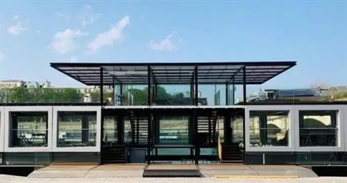 В Париже открывается первый в мире плавучий музей