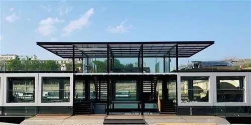 В Париже открывается первый в мире плавучий музей