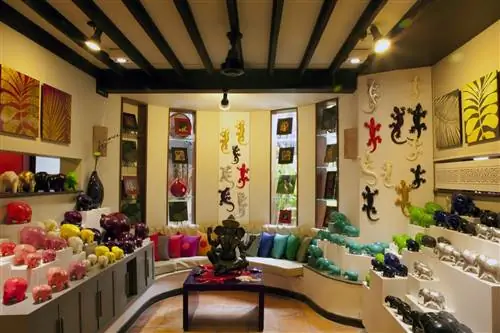 Галерея лакированных слонов в Theam’s House - один из примеров того, как современные художники смешивают традиционные мотивы с элементами современного дизайна.