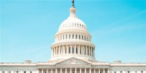 США поддерживают мандат на вакцинацию от COVID для иностранных посетителей