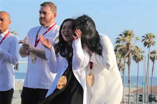 Шеф-повар Ники Накаяма получил две звезды за свой ресторан кайсэки n/naka в Лос-Анджелесе.