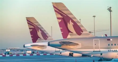 Самолеты Qatar Airways на земле.