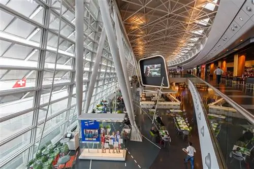 Аэропорт Цюриха (ZRH) в Швейцарии.