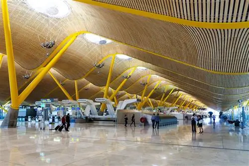 Интерьер терминала 4 мадридского аэропорта Барахас