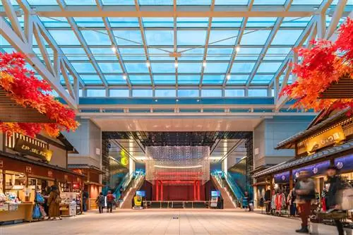 Интерьер международного терминала аэропорта Ханэда