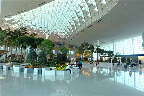 Зеленый сад в международном аэропорту Инчхон.