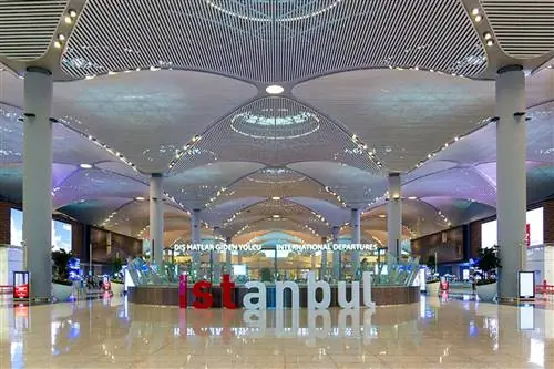 Интерьер терминала аэропорта Стамбула