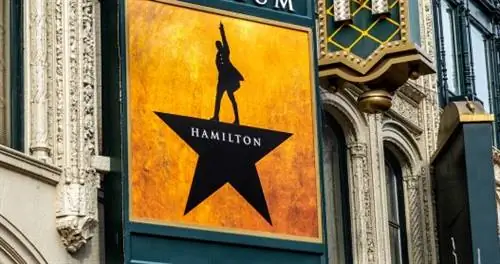 Знак для популярного мюзикла Гамильтон