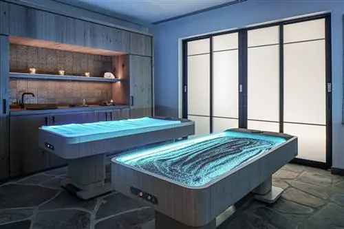 Безмятежный процедурный кабинет в спа-центре Tierra Luna