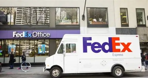 FedEx теперь предлагает круглосуточное обслуживание паспортов